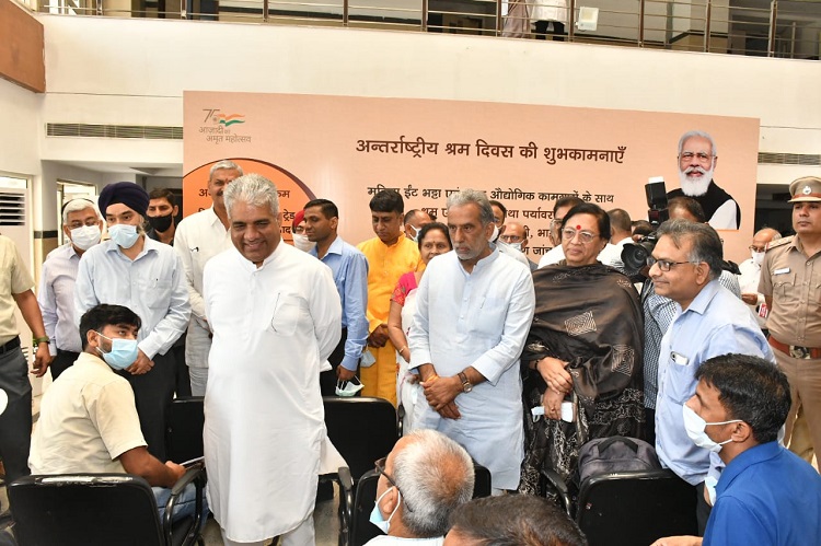 Press Release on visit of Sh. Bhupender Yadav, Minister for Labour and Employment, Govt. of India and Interaction with Female Brick Kiln Workers at Health Check-up camp organised at ESIC Medical College, Faridabad on 01.05.2022.